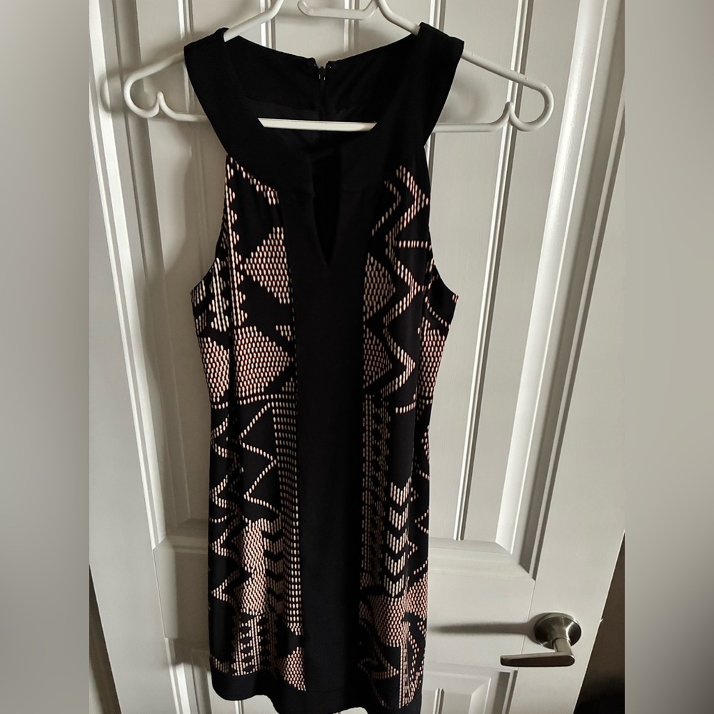 Le Chateau Black and orange
Patterned Midi Dress